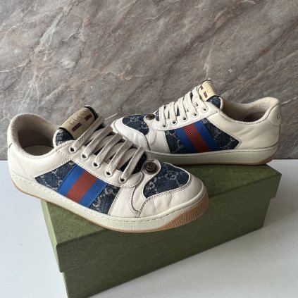 143785C8 424C 4DD7 9D62 9AC8D2D6B964