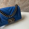 Chanel modrá Boy small