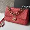 Chanel korálová single flap chain kabelka