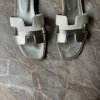 Hermès bílo stříbrné Oran pantofle
