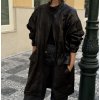 Ivana Mentlova kožená oversized parka