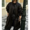 Ivana Mentlova kožená oversized parka