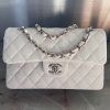 Chanel medium Double Flapbag v bílé
