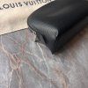 Louis Vuitton černá Epi kosmetická taštička