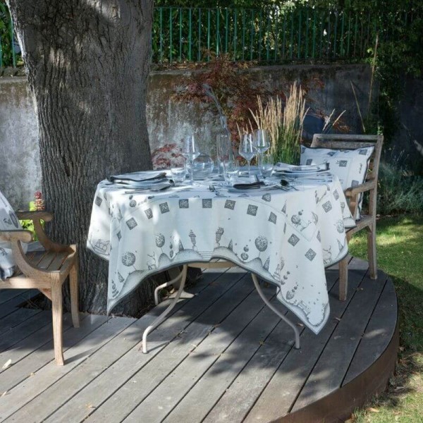 le-jardin-merveilleux-tablecloth