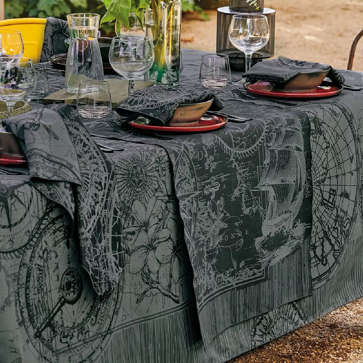 anthracite-100-cotton-stain-repellent-tablecloth-rose-des-vents-encre