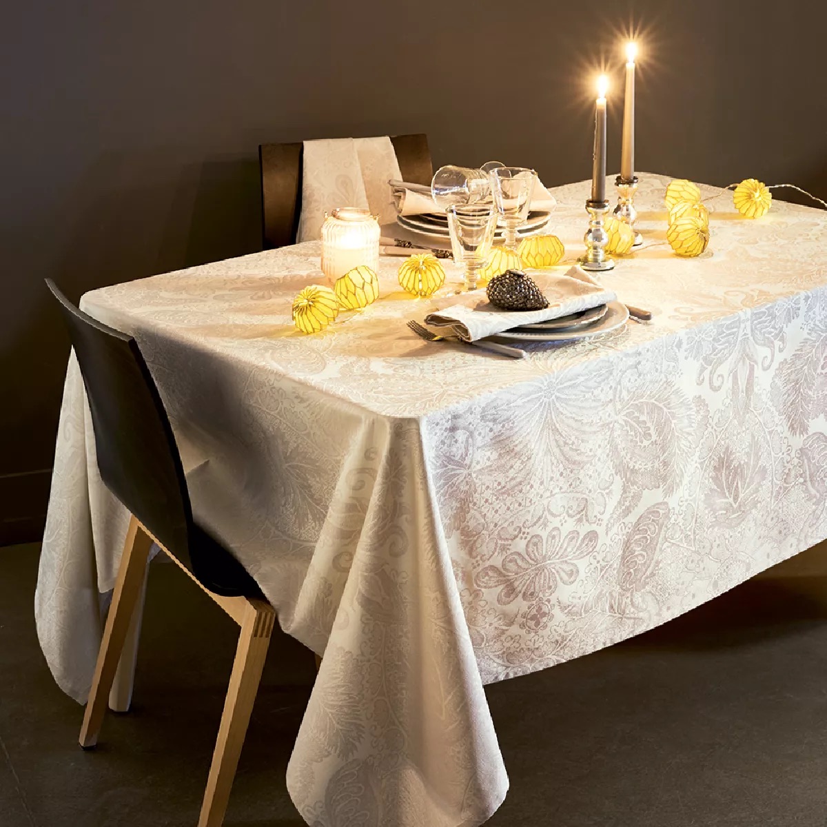 beige-100-cotton-tablecloth-mille-isaphire-parchemin