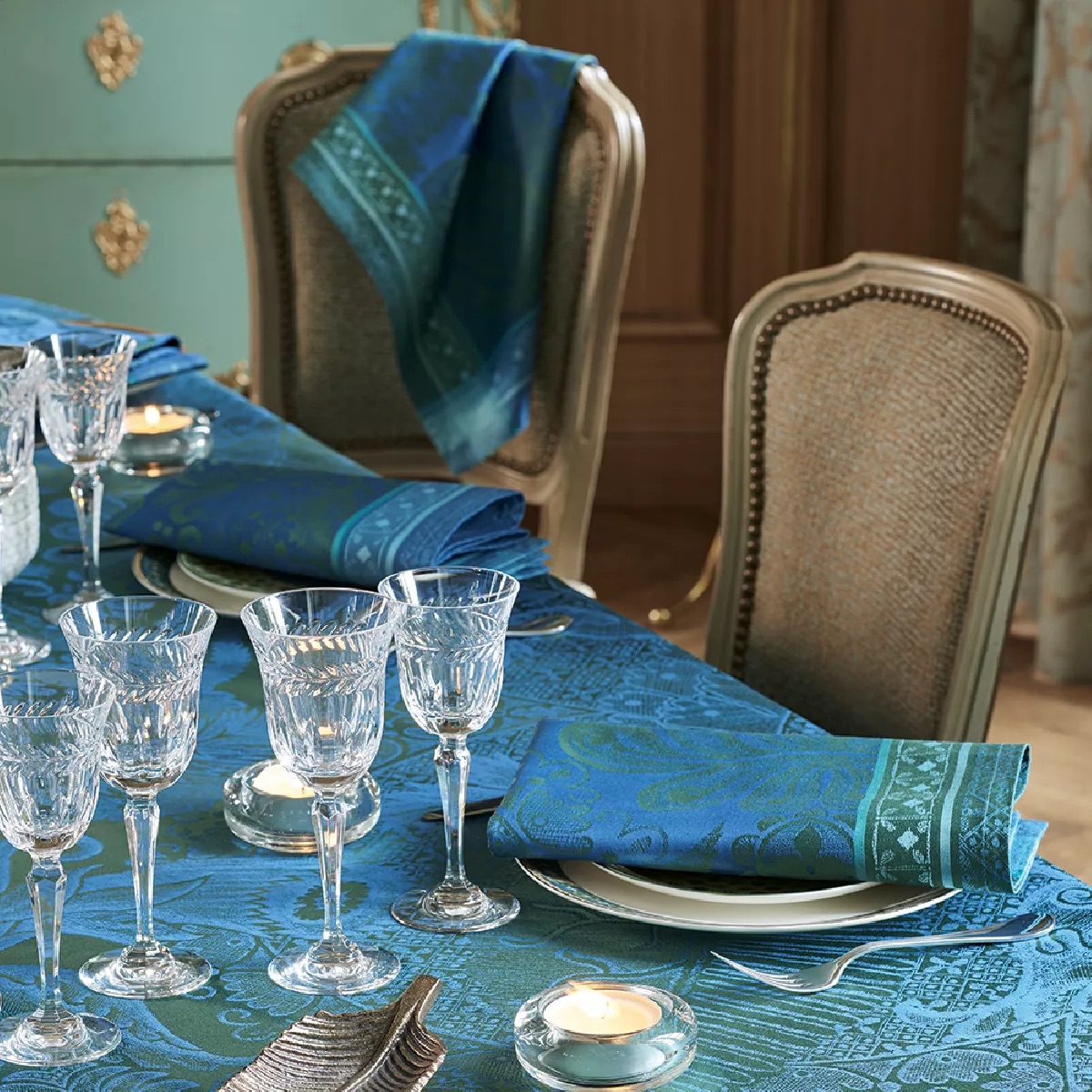 blue-100-cotton-stain-repellent-tablecloth-isaphire-emeraude