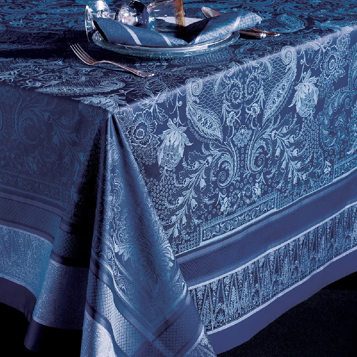blue-coton-and-other-fibers-stain-repellent-tablecloth-persina-crepuscule