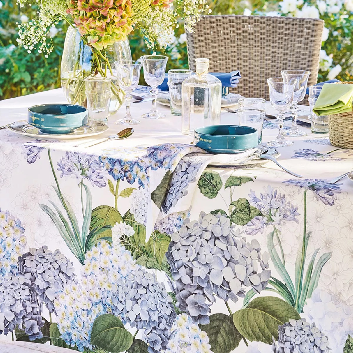 multicolor-100-linen-stain-repellent-tablecloth-jardin-de-bretagne-bleu