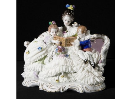 Seltmann Manufakturen Porcelánová figurka "Čtení pohádek"
