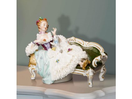 Seltmann Manufakturen Porcelánová figurka "Pejsek na klíně"