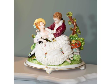 Aelteste Volkstedter Porcelánová soška "Rendezvous"