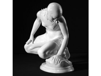Aelteste Volkstedter Porcelánová soška "Koupající se žena"