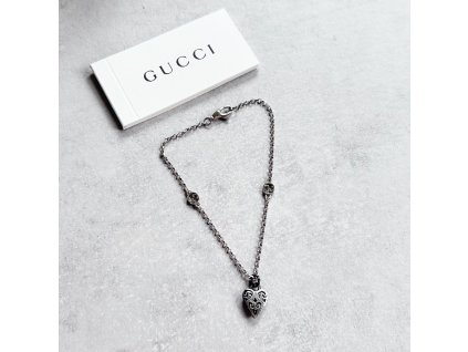 Gucci stříbrný náramek vel. 18 se srdíčkem