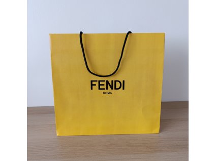 Fendi taška 42x40x14 cm lehke nedostatky