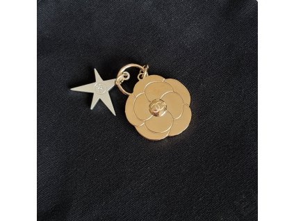 Chanel přívěsek kamélie limitovaná vánoční edice s dustbagem