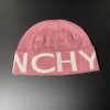 Różowa nowa czapka Givenchy