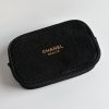 Chanel černá kosmetická taštička s lesklou nití