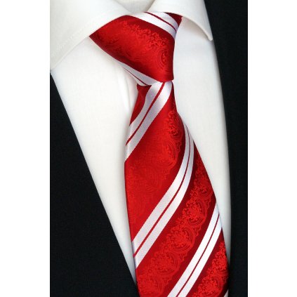 červená kravata s bílým pruhem