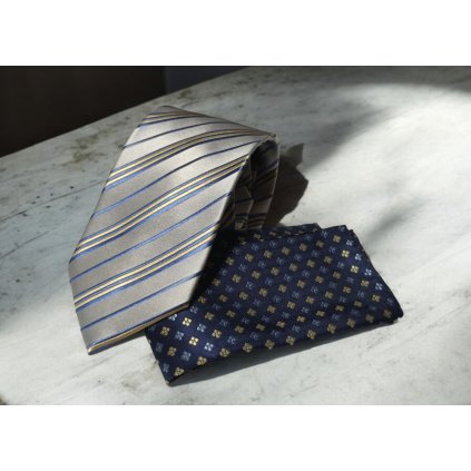 Hedvábná kravata jemně modrá a kapesníček