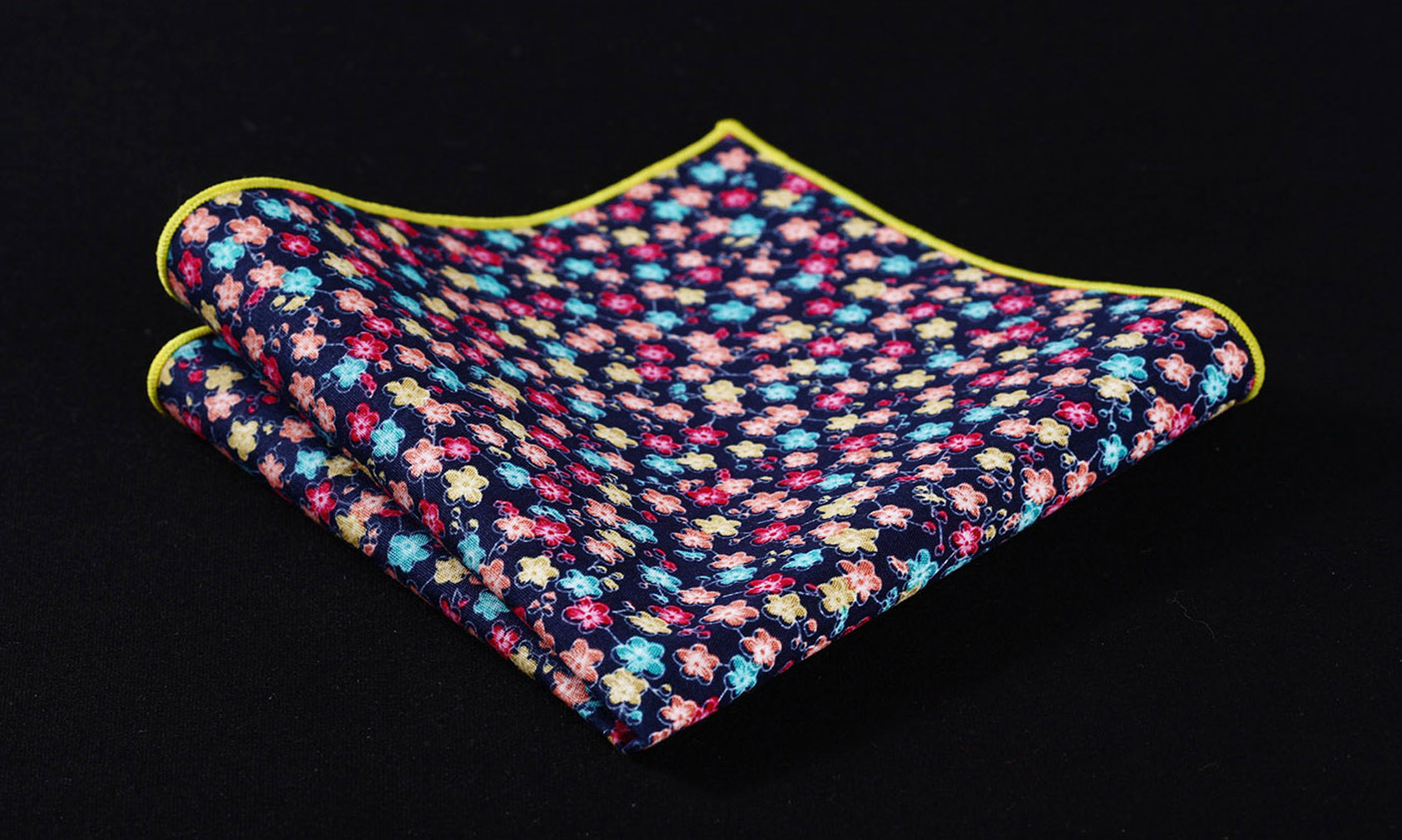 Fišer Bavlněný kapesníček - tmavě modrý, žluté květy