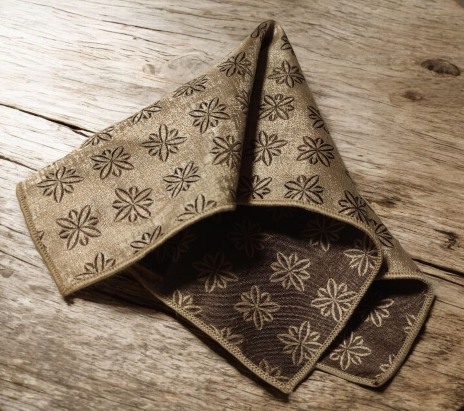 Fišer Kapesníček do saka jemně hnědý 284