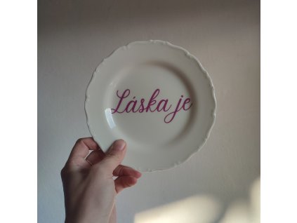 Láska je menší desertní talíř s poselstvím