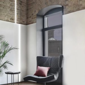 led-profil-v-rohu-steny-loftu-s-cihlovym-zdivem