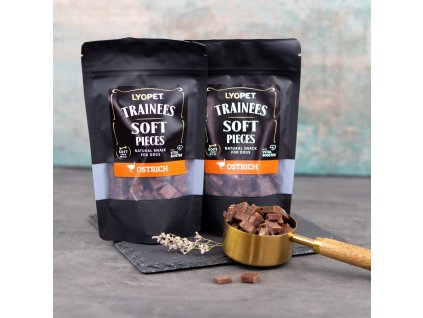 Trainees Snack Soft Pieces Ostrich  měkký pštros pro psy a kočky