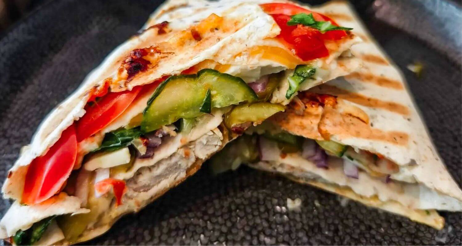Pšeničná tortilla se zeleninou a sýrem