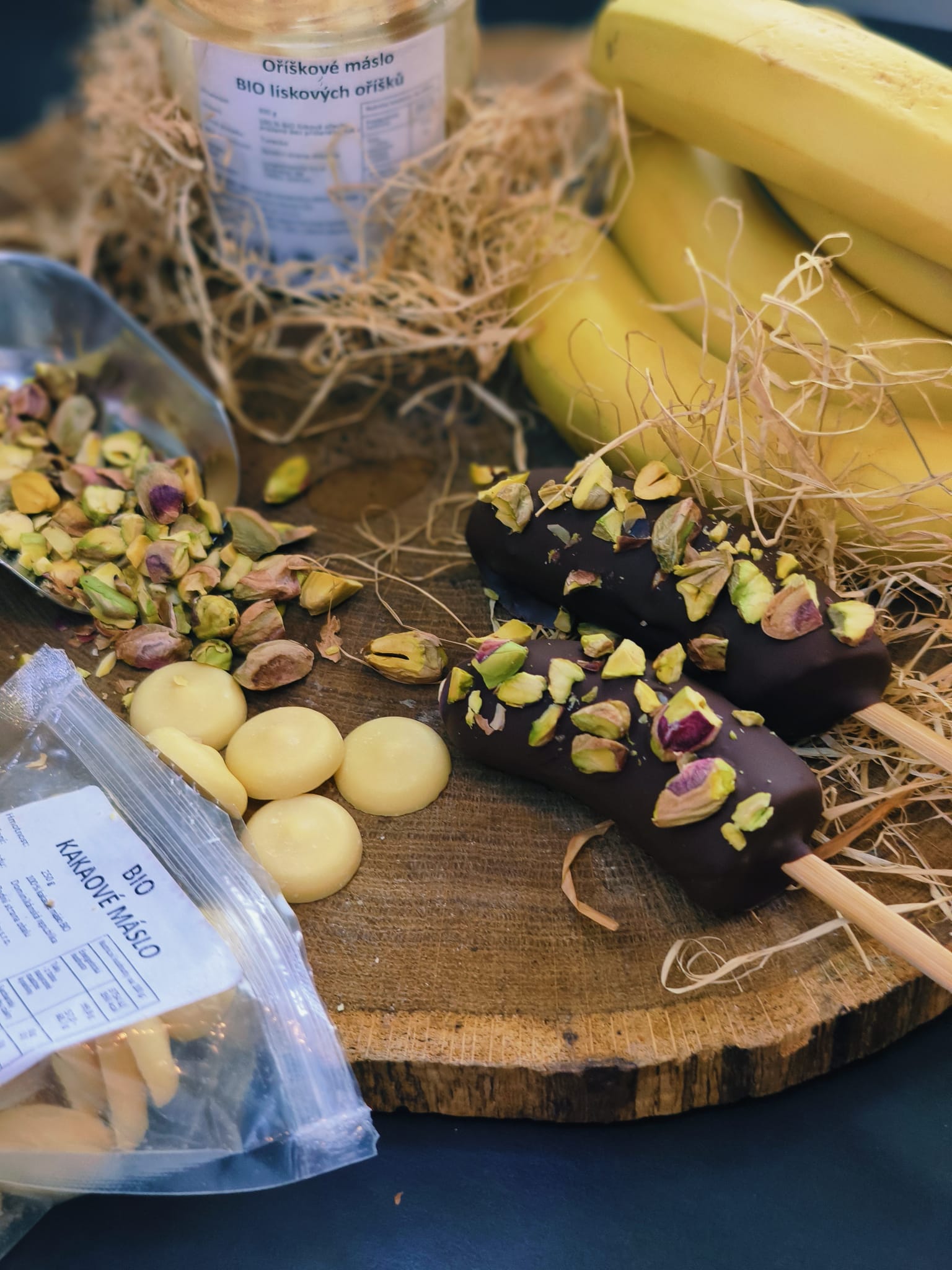 Banánová lízátka s ořechovým máslem a čokoládou