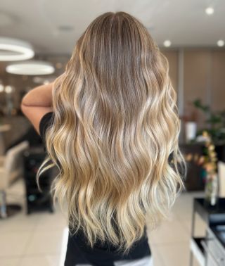 • Zuzka ma poctila návštevou po 14 rokoch. V Kanade kde žije má naozaj skvelú, profesionálnu kaderníčku, ktorá čaruje...