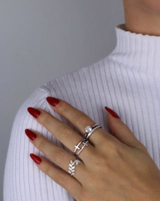 Keby ste si mali vybrať len jeden prsteň, ktorý by to bol?😌 Napíšte do komentára. 👇🤍 Link v BIO #šperky #mabell