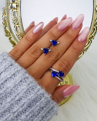 ✨ NOVINKA, ktorá si získa srdce na prvý pohľad ✨ Strieborný prsteň a náušnice s dominantným modrým srdcom pôsobia...