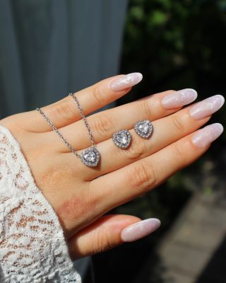 Olyan ékszert keres mely könnyen kombinálható és egyben elegáns hatást is kelt? Az új sebészeti acélból készült nyaklánc a...