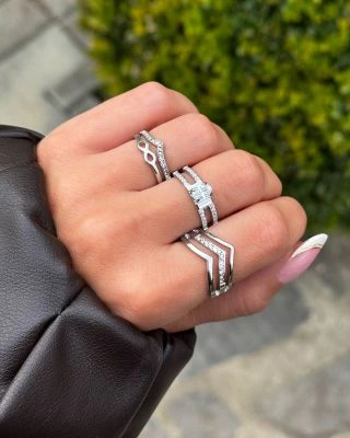 💎 Nové prstene už na e-shope. 💍 Dostupné len v obmedzenom množstve - vyberte si svoj skôr, než sa vypredajú. ❤️ Link v BIO...