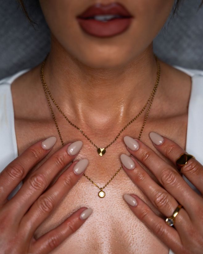 Biżuteria, która podkreśli Twoją naturalną urodę. ✨ Delikatny naszyjnik od Mabell doda każdej stylizacji elegancji a także...