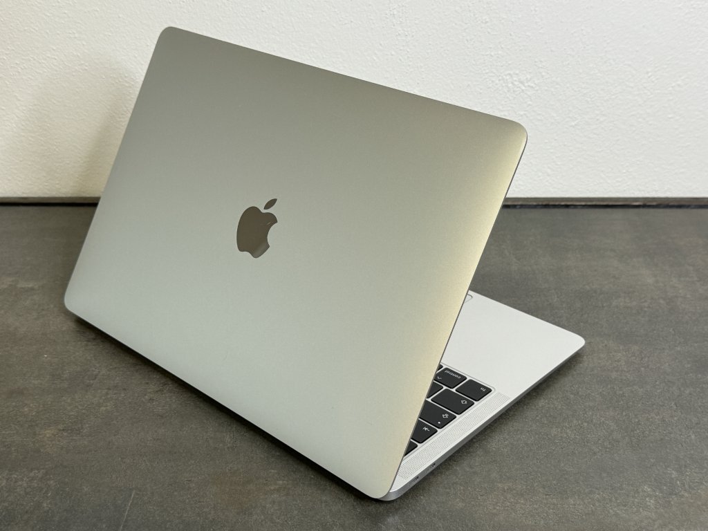 MacBook Air よろしかっ 2018 128GB 13インチ シルバー MacBook Air よろしかっ 2018 128GB 13インチ シルバー