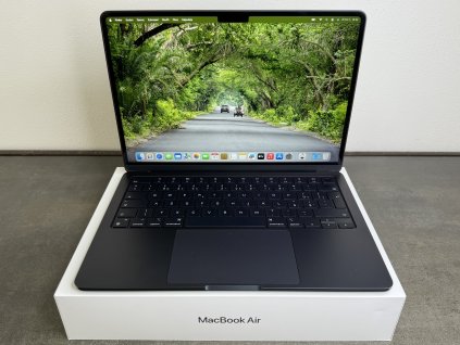 MacBook Air 13'' 2022 / M2 / 8GB / 256GB SSD / Midnight - Kompletní balení