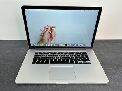 MacBook Pro 15'' 2015 / i7 / 16GB / 512GB SSD / Silver / Nefunkční webkamera  - DPH