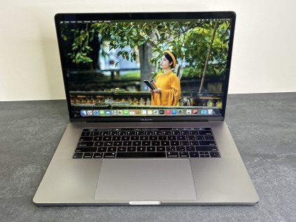 MacBook Pro 15'' 2018 / i9 / 32GB / 512GB SSD / Space Gray - DPH