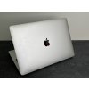 MacBook Pro 13'' 2017 / i7 / 16GB / 1TB SSD / Silver / Flek na LCD / Nová baterie