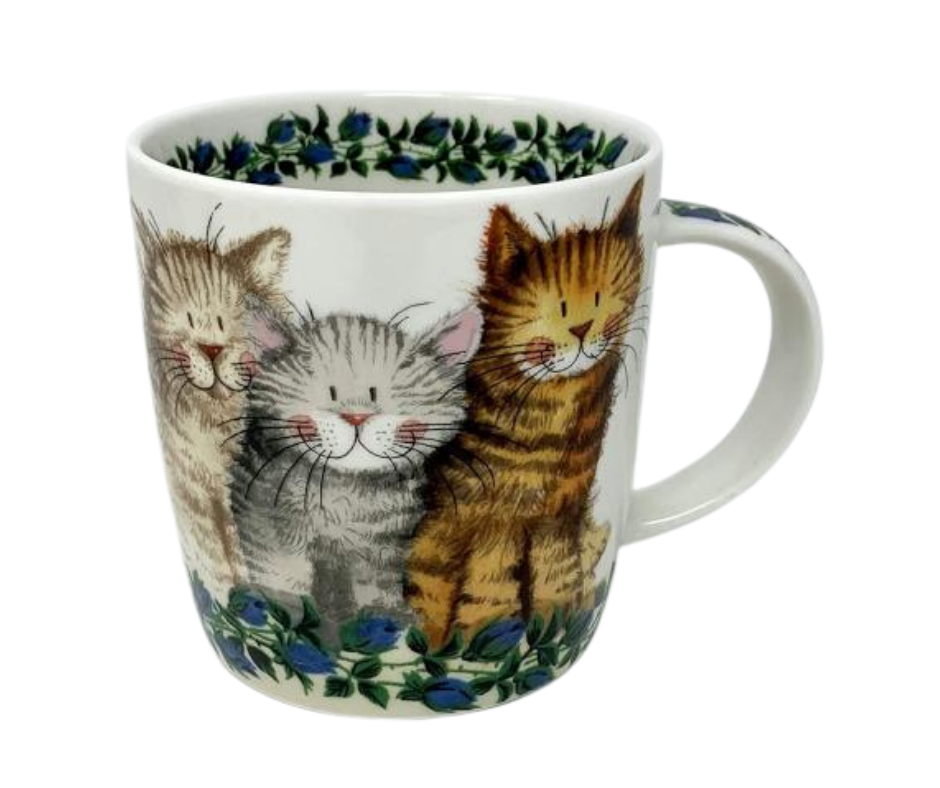 Porcelánový hrnček s tromi mačiatkami