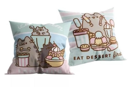 Vankúš s mačkou Pusheen a sladkosťami