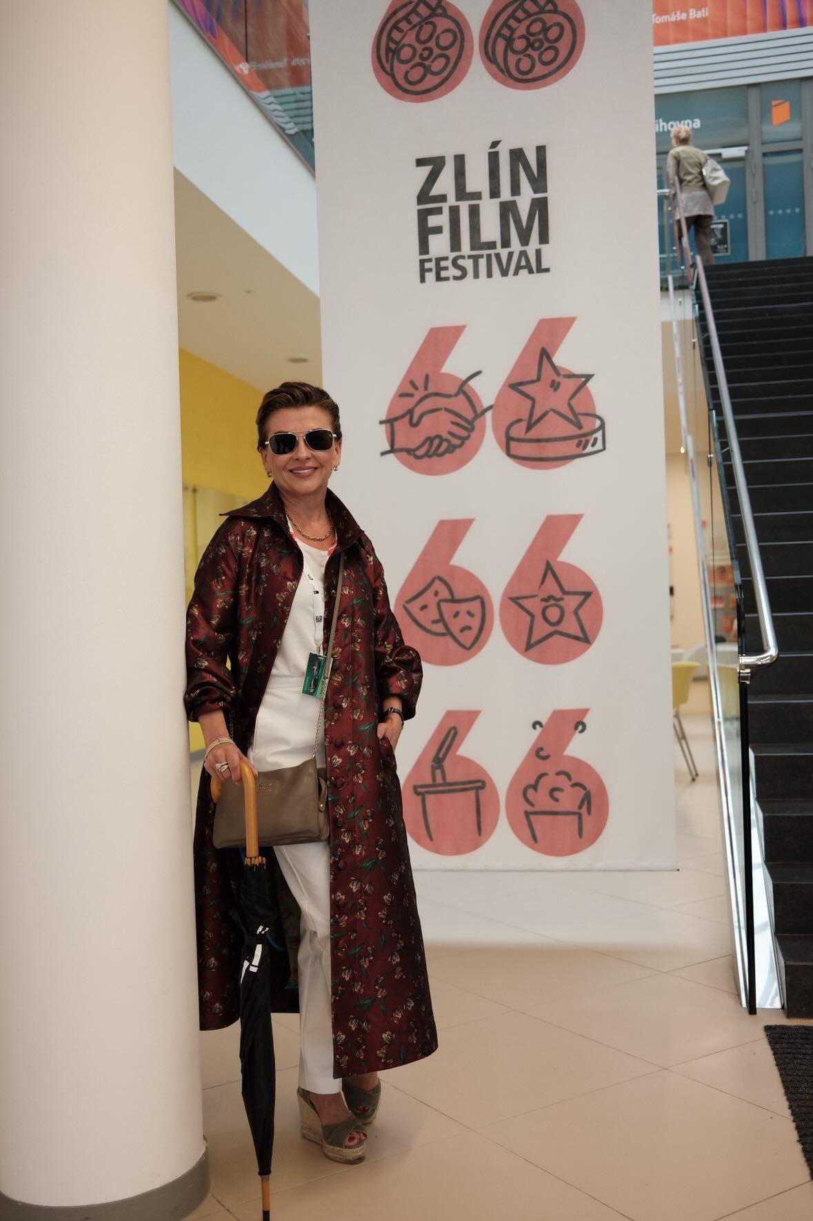 Ve znamení elegance: Dana Morávková oblékla Machač pro moderování Zlínského filmového festivalu