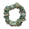 Saténová scrunchie gumička do vlasů - Louka