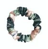 Saténová scrunchie gumička do vlasů - Monstera Love
