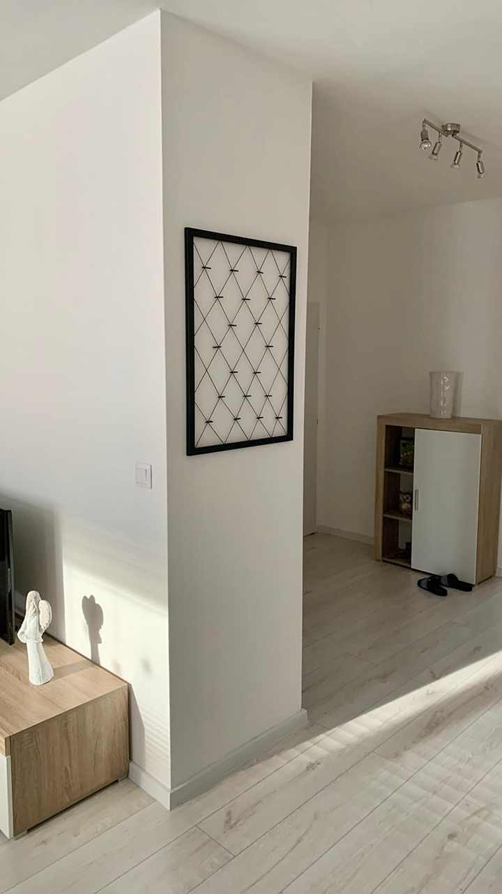 Stěna před realizací mechové plochy 1,8 m²
