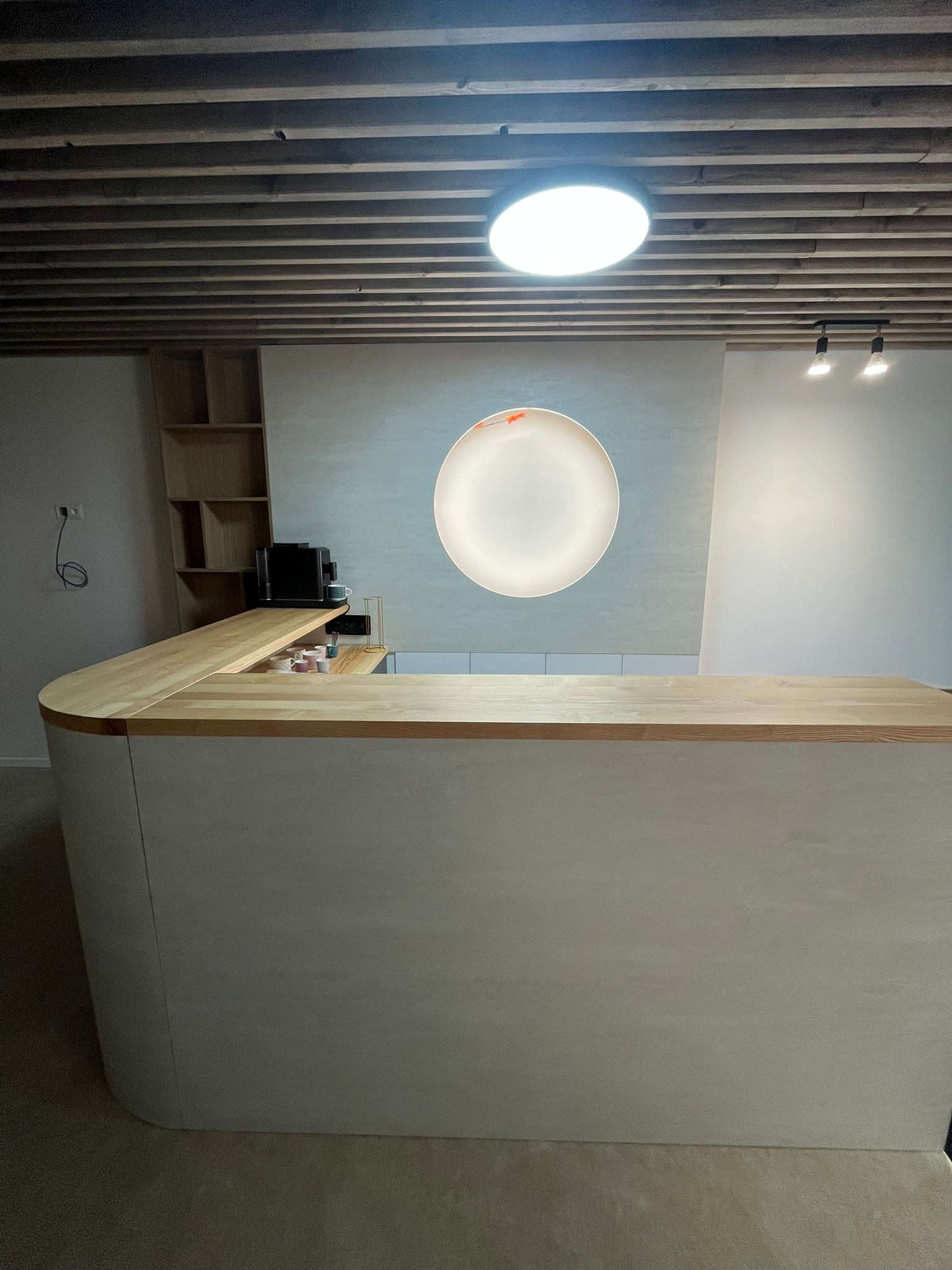 Prostor Cíger Rehab před realizací mechového kruhu
